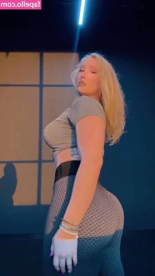 Nikkita Lyons [ nikkita-lyons ] - Gettin  simultaneously silly and sensual on this Fuckyeah Friday with