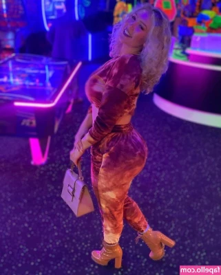 Nikkita Lyons [ nikkita-lyons ] - Can you just stay inside me and don’t come out? 😈