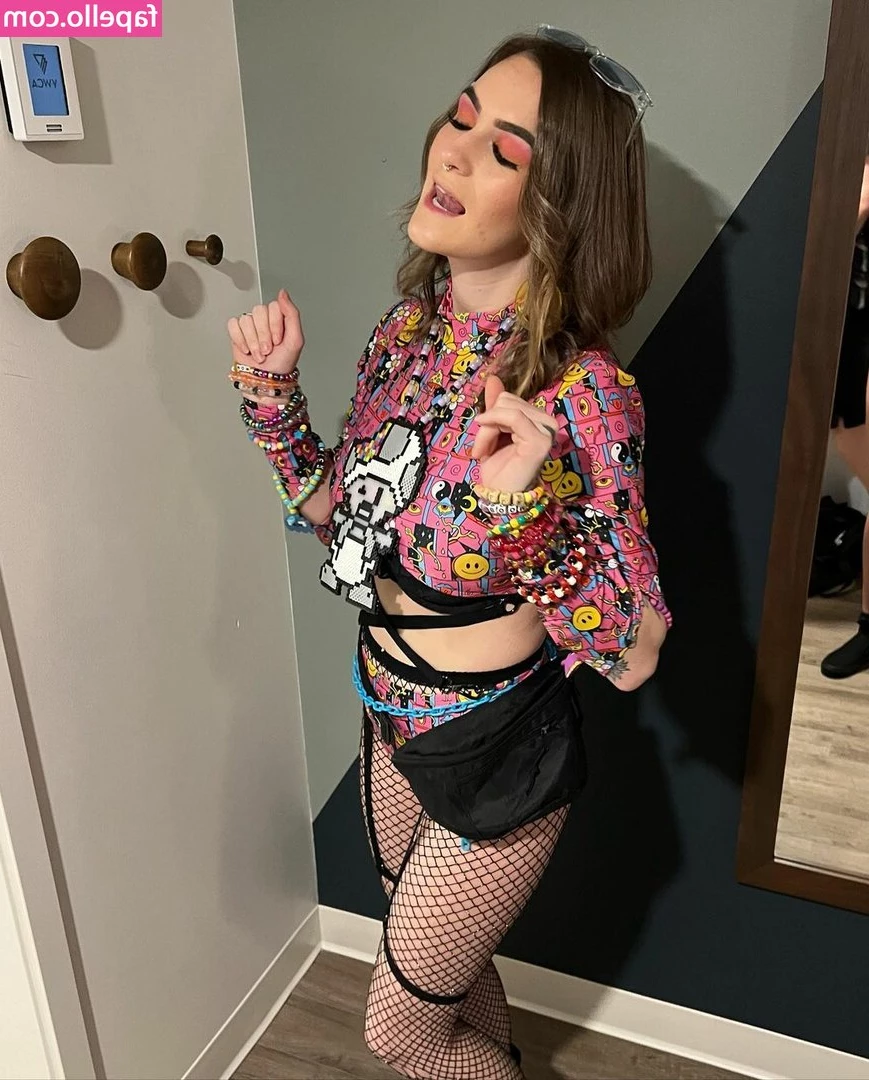 Chloe Moniz [ chloe-moniz ] - Welcome to my exclusive world  Let me show you everything I have for