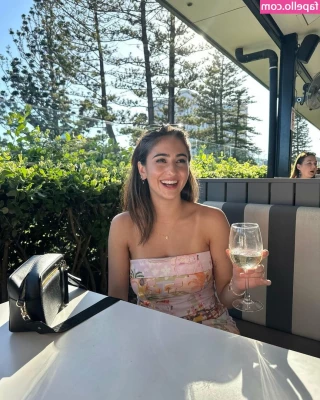 Alanah Tripi [ alanah-tripi ] - I get easily distracted during movies…😅