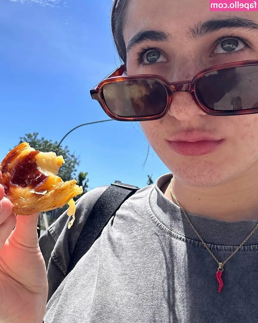 Alanah Tripi [ alanah-tripi ] - Hope you don’t mind a few freckles 😊