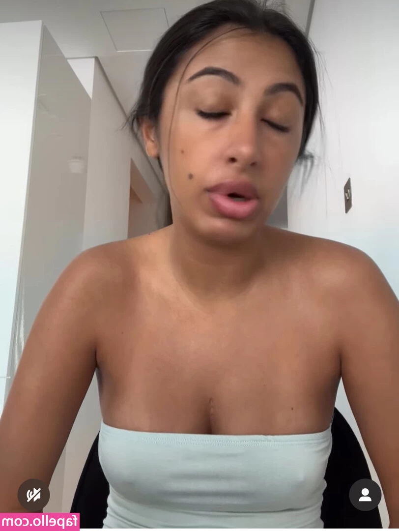 Luxy_Capi [ luxy-capi ] - Mia slyly masturbating to porn thinking I can t hear the vibrator