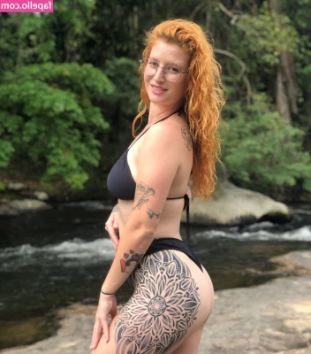 A Ruiva [ a-ruiva ] - Something about slingkinis make me horny 🥴