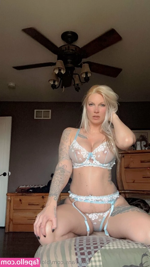 blondiebynight87 - I don t mind you waking me with your morning wood