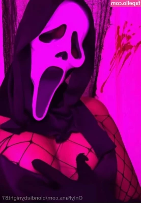 blondiebynight87 - Stream started at 07/22/2023 04:43 pm  @ldnfootography