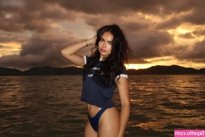 Selina Mour [ selina-mour ] - Quien quiere jugar un ratito