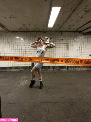 Alyssa Mercante [ alyssa-mercante ] - Just playing around with photoshop 🤠🥳