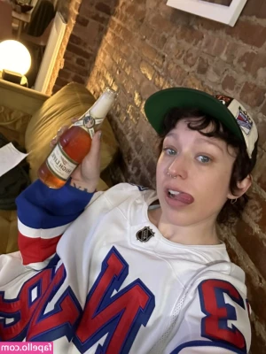 Alyssa Mercante [ alyssa-mercante ] - This brat got a good pounding last night