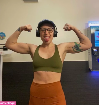 Alyssa Mercante [ alyssa-mercante ] - gotta work that booty out yknow