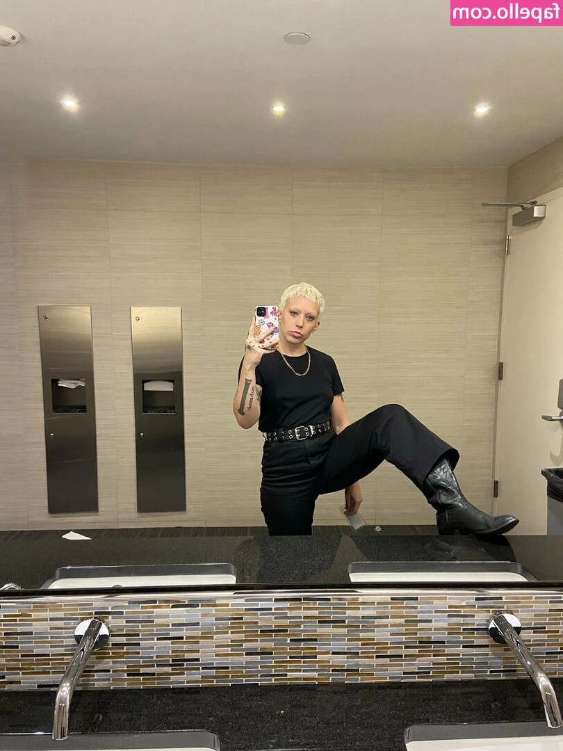 Alyssa Mercante [ alyssa-mercante ] - Grateful for this fat ass and pretty face.