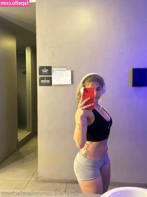 Mila Refacho [ mila-refacho-1 ] - Stačí jeden pohled a budeš mi ležet u nohou   topless