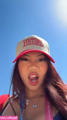 Sa.nguyenn [ sa-nguyenn ] - I can't wait for festival season! Would you dance with me in this fit?