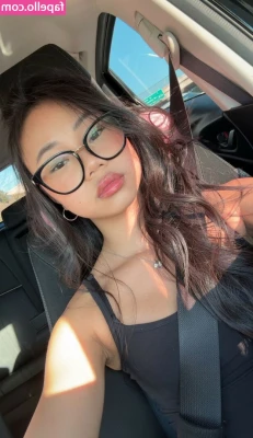 Sa.nguyenn [ sa-nguyenn ] - the sunlight is doing my tits real nice today✨🍒