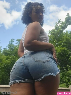 kayliekat - 3 things guaranteed to make your Monday better: 🖤 Jerk off to me