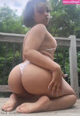 kayliekat - Don’t you wanna spread it like this? 🍑 😏😉