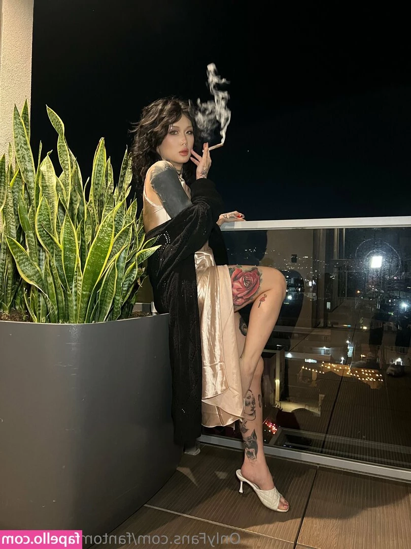 fantomhoneyxlee - More poses in the nightlight’s tube.  Video-call raffle here:
