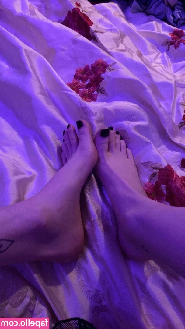 Aymiecore - Feliz día chicos! Movemos un poquito la cadera?🤭