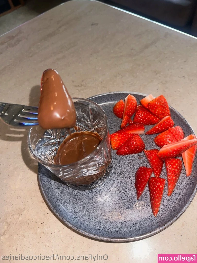 thecircusdiaries - Earlier at the pool. 🏊‍♂️