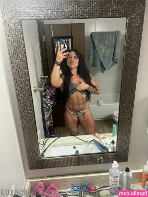 Jen_erhardt_ifbbpro [ jen-erhardt-ifbbpro ] - My girlfriend knows what s good