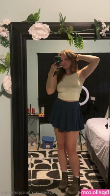 juicyjaneeeee - Do you love mirrors baby? I do 😈. I fucked my tight little pussy