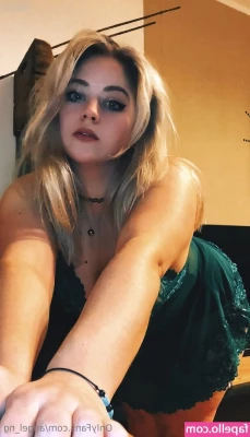 angel_ng__ [ angel-ng ] - I m on my bed  and you re in yours  Clearly  one of us is in the