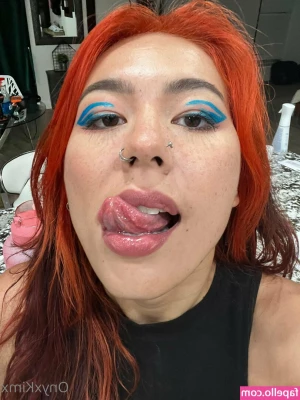 Onyxkimx - Tan lines  peek a boobs