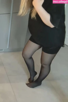 Morphe_ya [ morphe-ya ] - mirror mirror on the wall, who has the peachiest ass of them all? 🍑