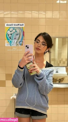Sarah Michel [ sarah-michel ] - Hope everyone s having a great hump day